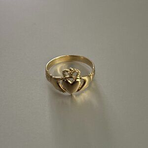 VINTAGE gold claddagh ring
